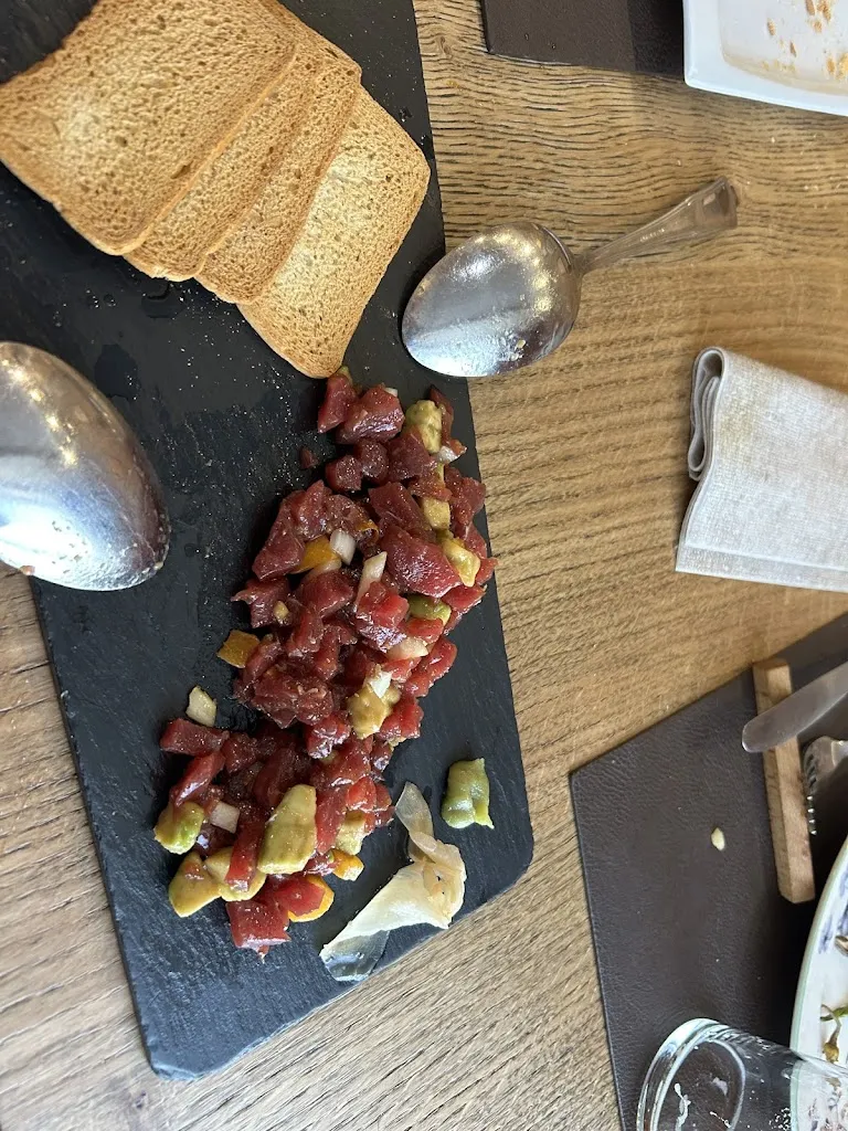 Juan Carlos Mena_Casa Escartín_Bijuesca_recensione