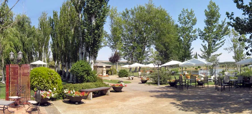 Finca La Ínsula Barataria restaurant in Cabañas de Ebro