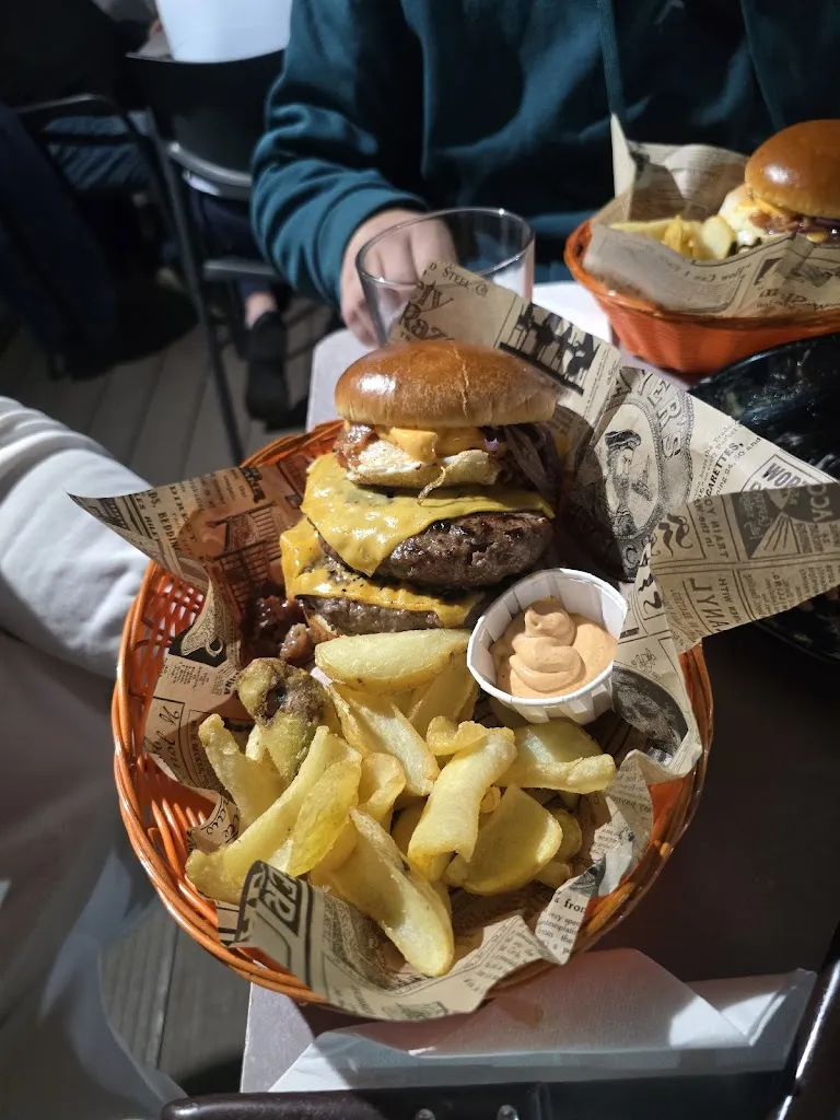 Berna Amador_Boxburger_Viator_review