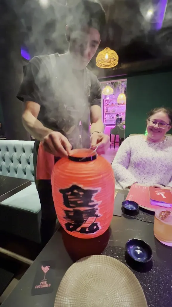 Pink Cocodrilo_Biel_slider_image_2