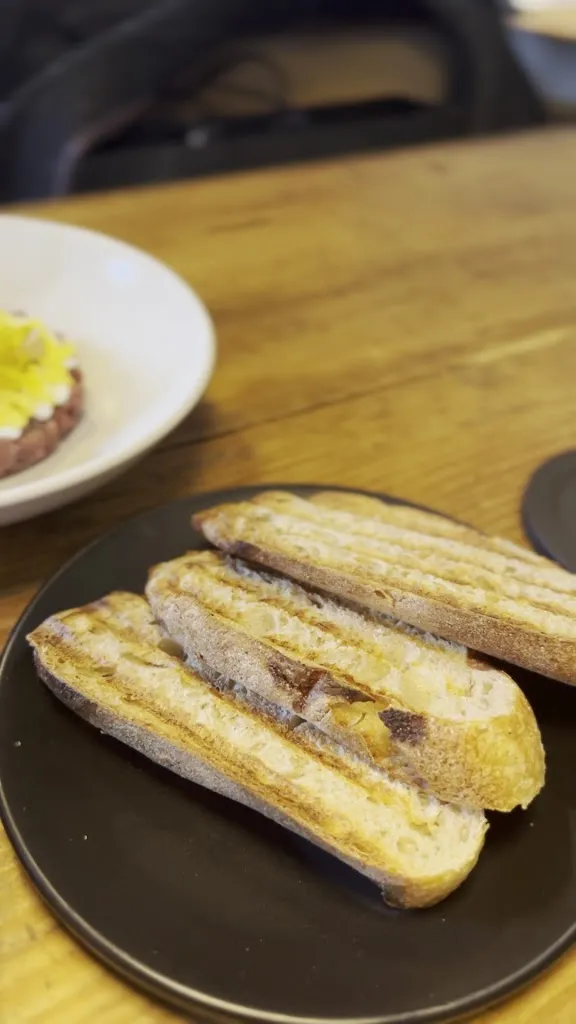 Shui Yuan, Daniel Lim_Lokal_Biel_review