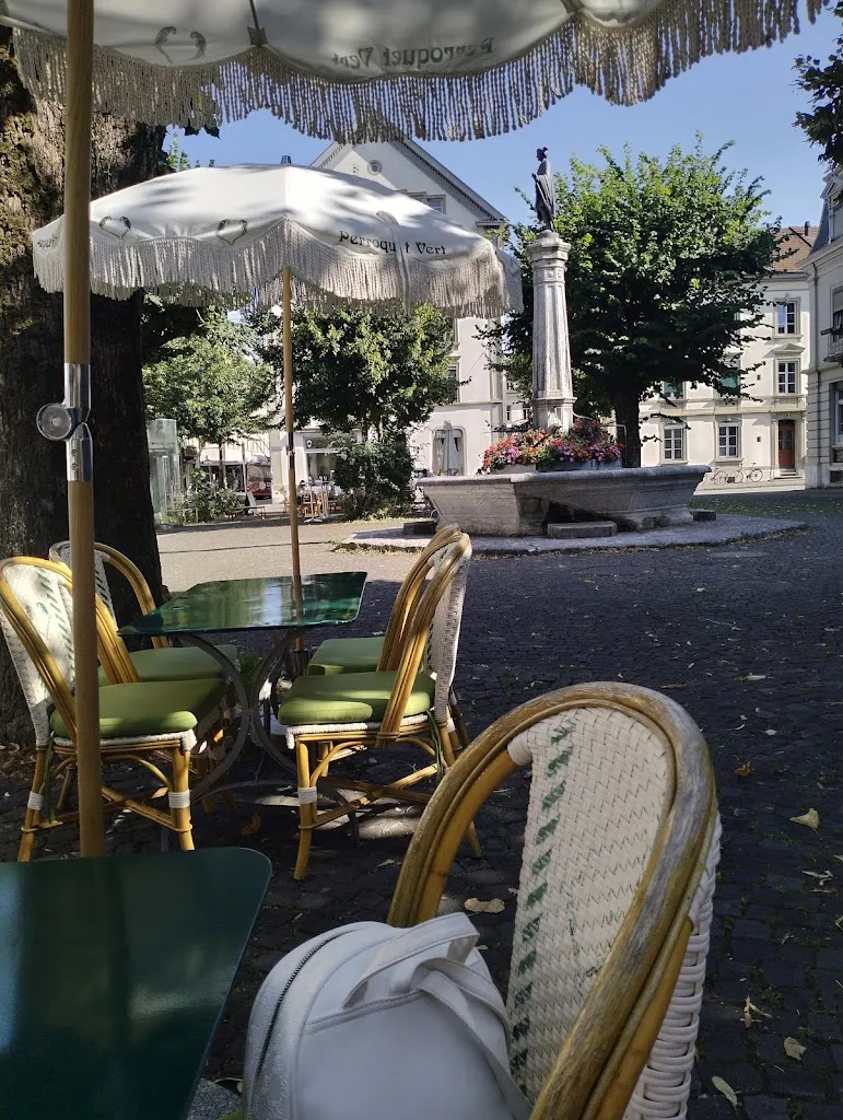 Alesya Valko_Café Perroquet Vert_Biel_recensione