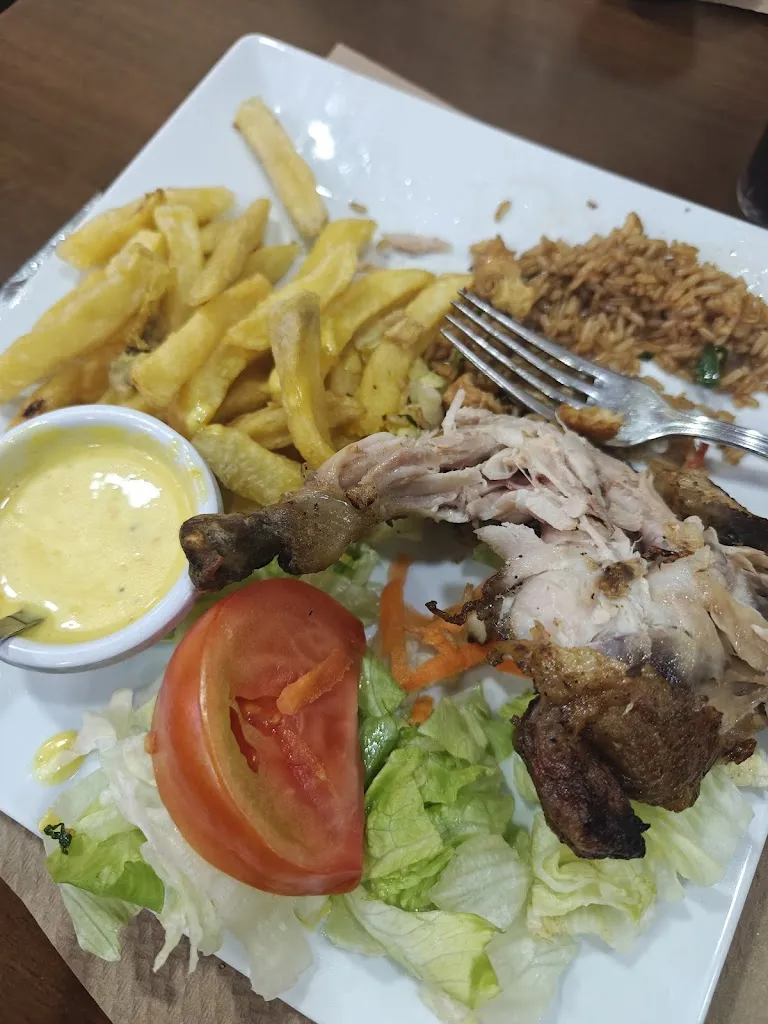Brasa & pollo restaurant in Cetina