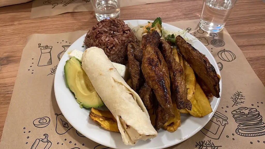 Paola De La Calle_Restaurante El Palenque_Cetina_review