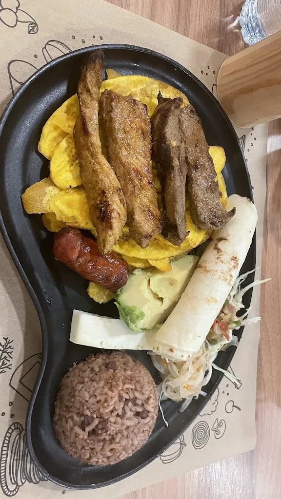 Yerlin Sandoval_Restaurante El Palenque_Cetina_review