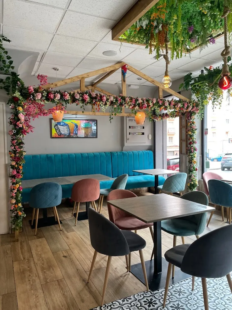 TropicalísimO restaurant in Cetina