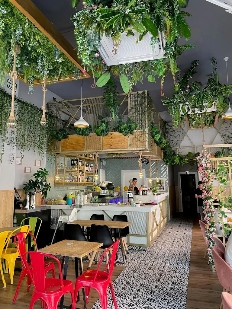 TropicalísimO restaurant in Cetina