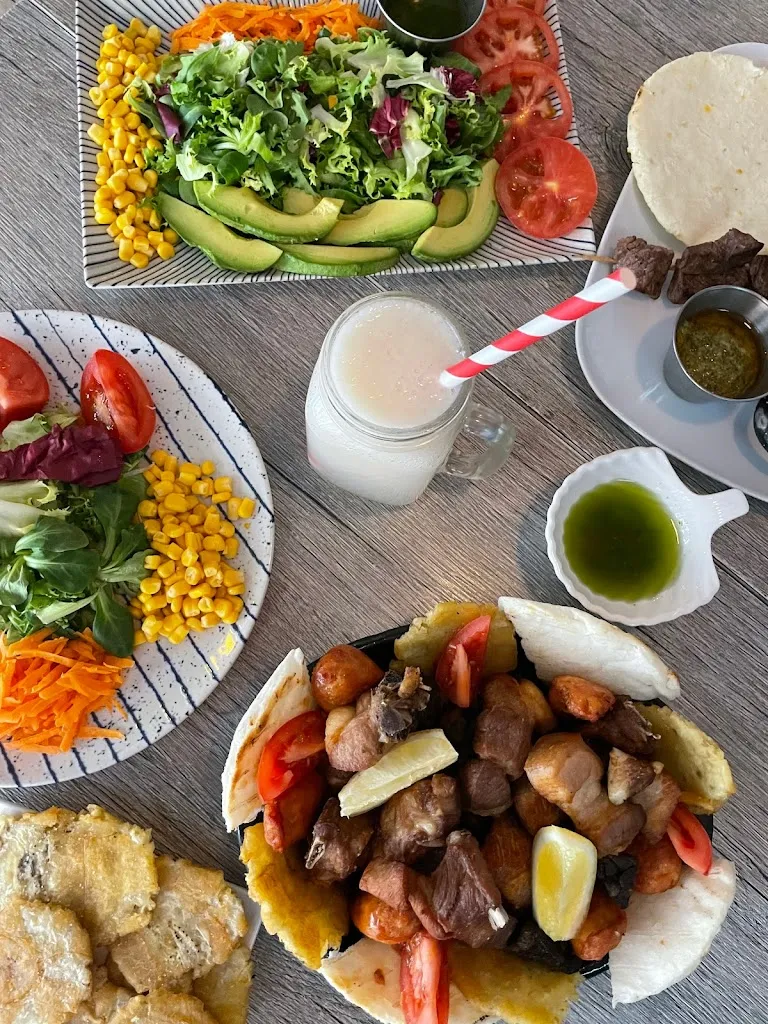 TropicalísimO_Cetina_slider_image_3