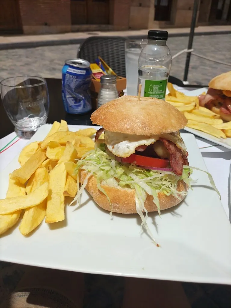 Veronica Benaque_Bar Puerta baja_Daroca_recensione