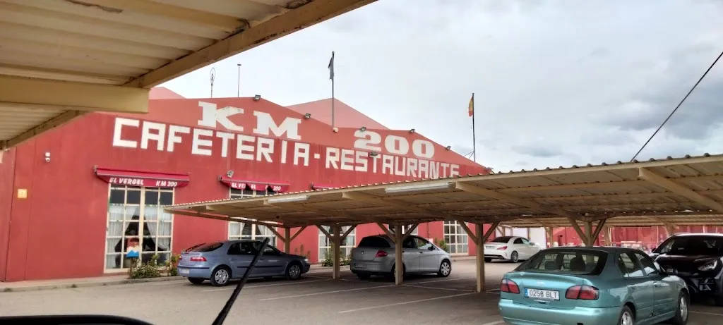 Isabella Dicaprio _Cafetería-restaurante km 200_Embid de Ariza_review