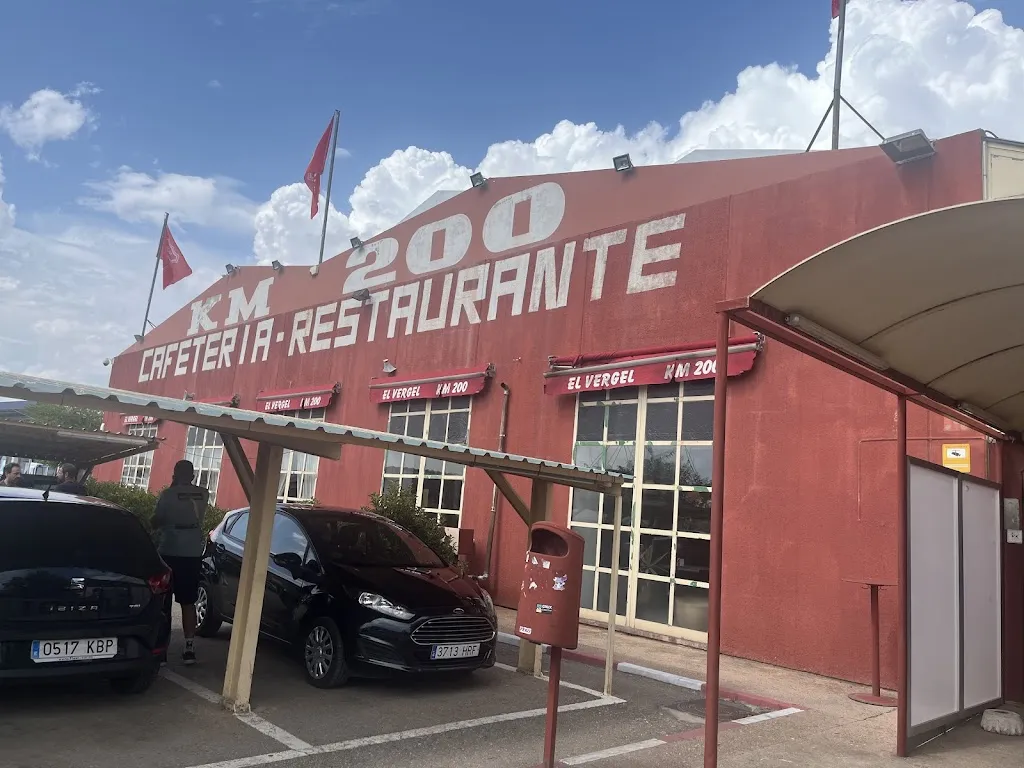 Cafetería-restaurante km 200_Embid de Ariza_slider_image_1