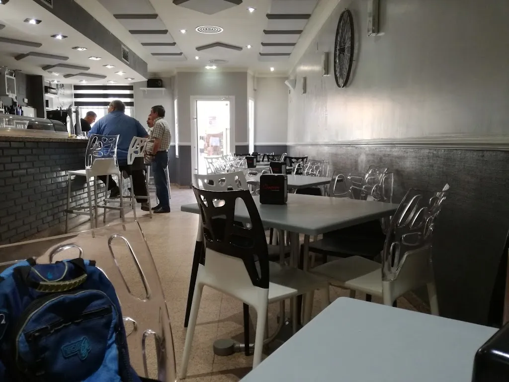 Cafetería Larraz restaurant in Embid de Ariza