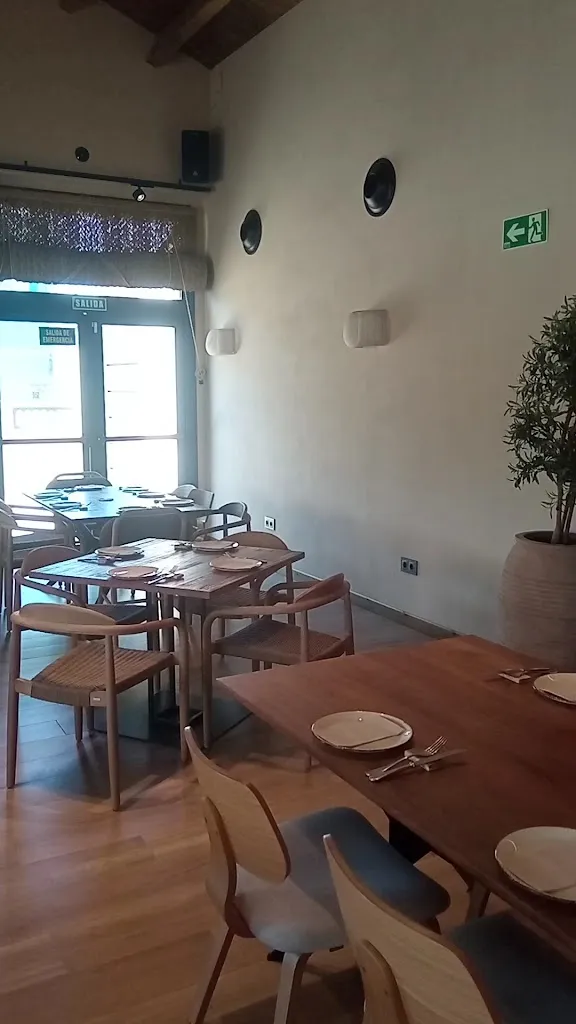 ej as_El Claustro_Cuarte de Huerva_review