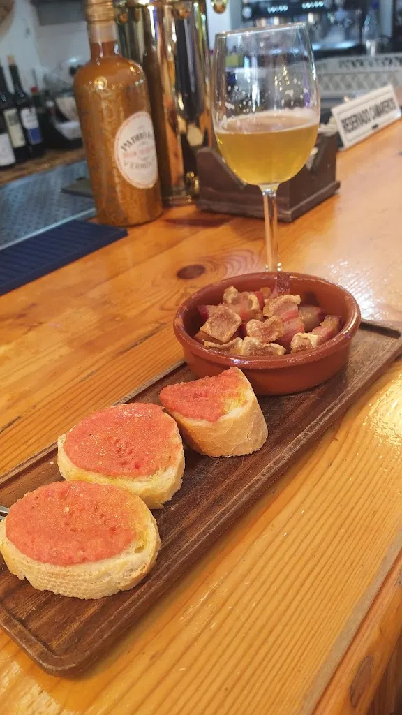 Mariana Rodríguez_Gato Negro Bar_Épila_review