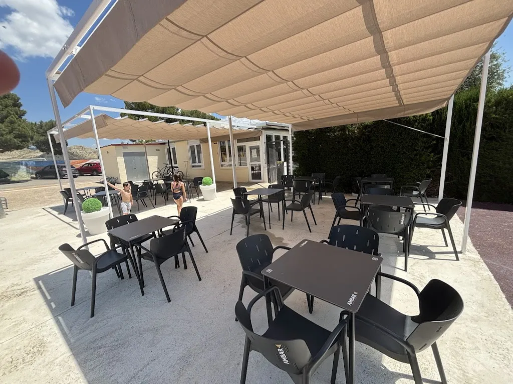 BAR LAS PISCINAS FARLETE restaurant in Farlete