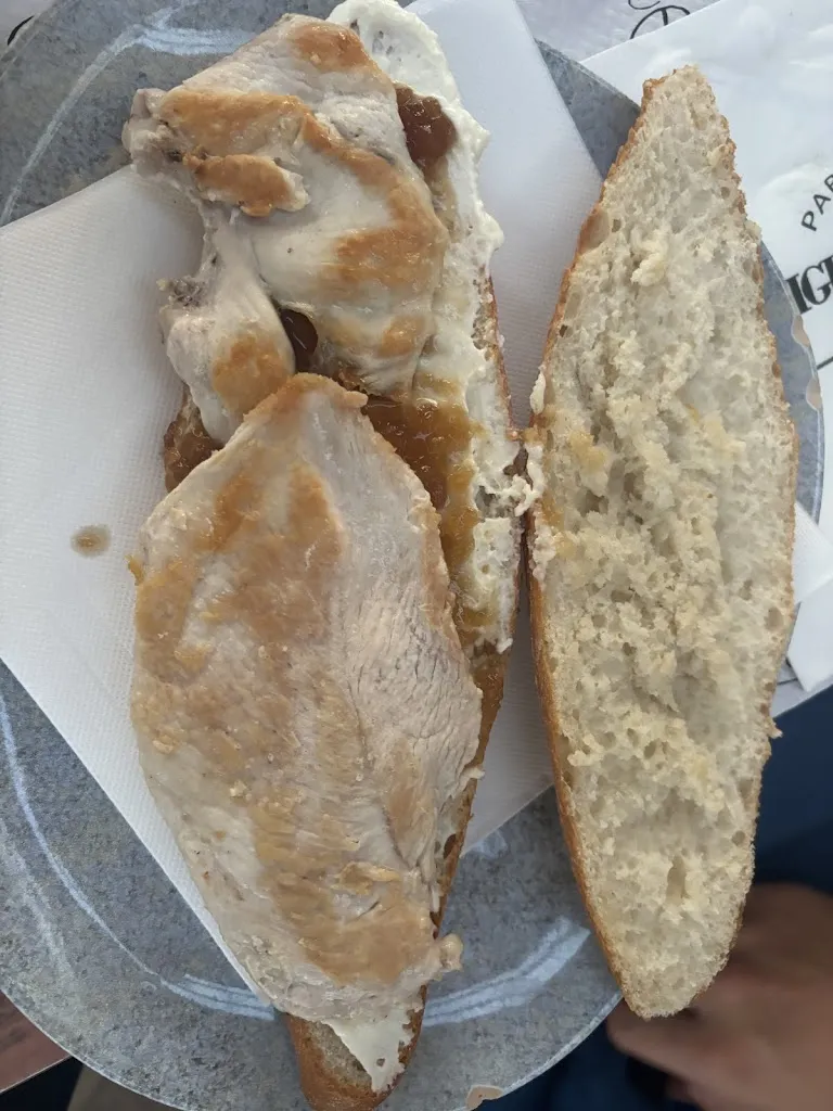 zehra karacaoğlu_Nuevo Bar Pabellón Figueruelas_Figueruelas_review