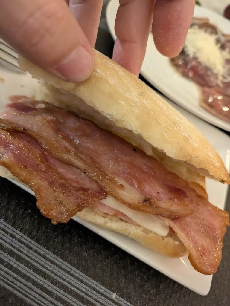 Jonás Ansó_Bar Morocco_Ejea de los Caballeros_review