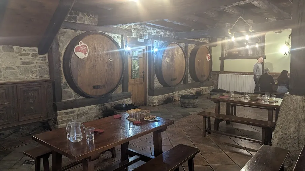 Iturrieta Sagardotegia restaurant in Aramaio