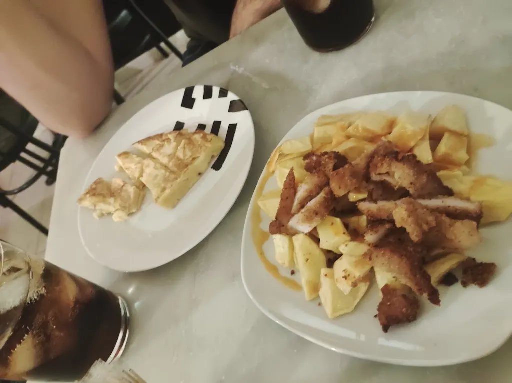 María Fraga_Bar la Luna_Luna_recensione