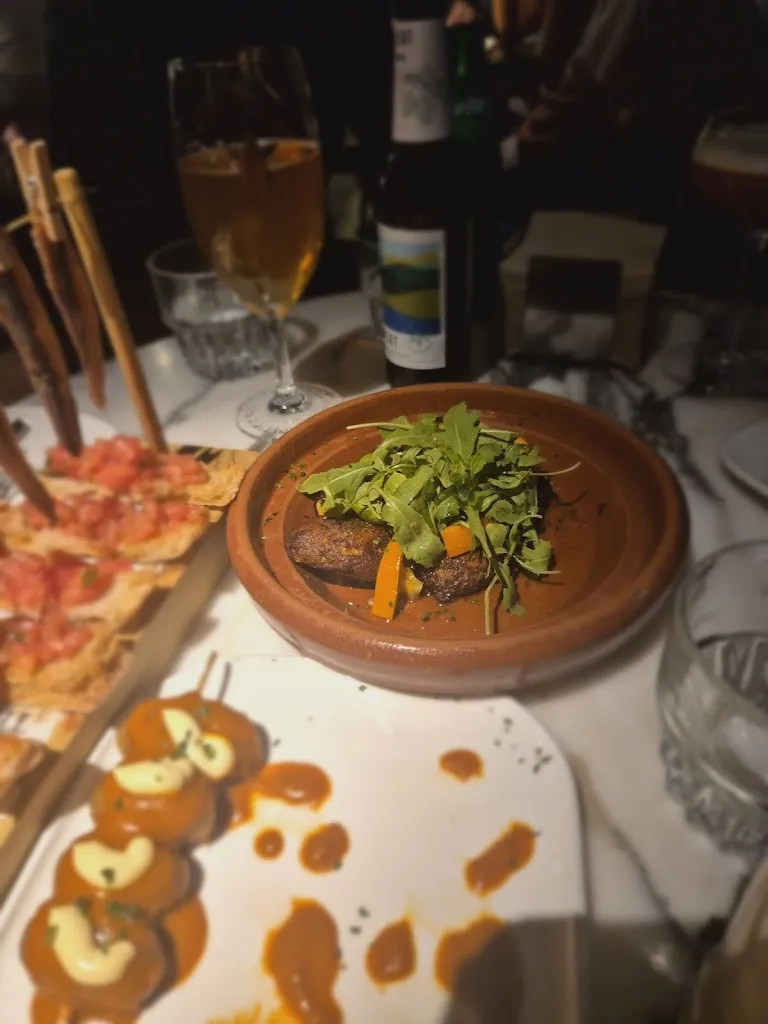 Bar la Luna_Luna_slider_image_3