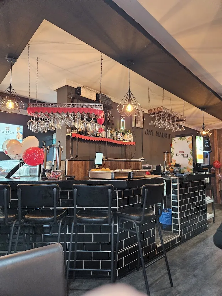 Jason Shanks_Buffet & Bar Day Madrid_Luna_review