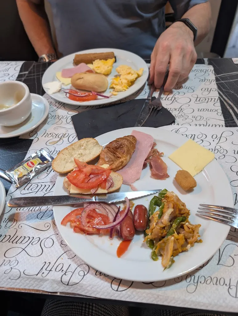 xiaomeng ren_Buffet & Bar Day Madrid_Luna_review