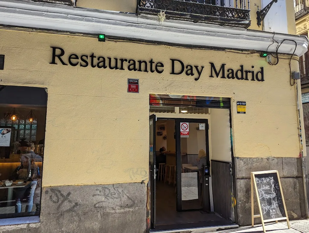 Buffet & Bar Day Madrid_Luna_slider_image_1