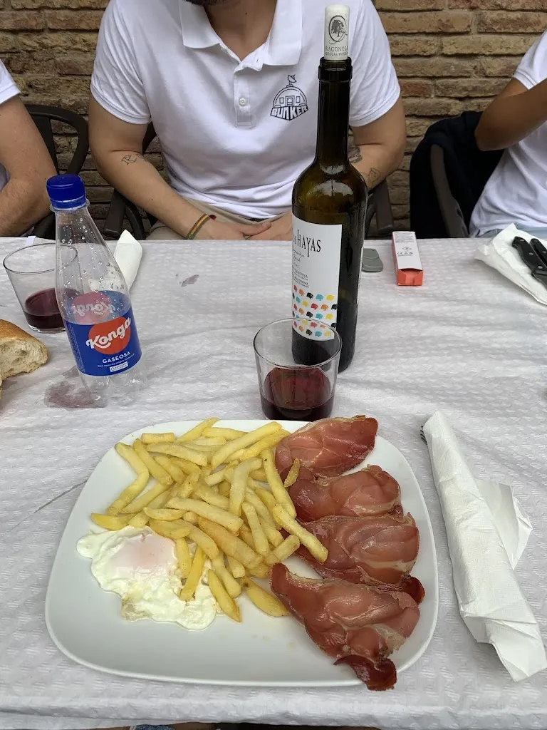 Eduardo Fraca_Bar La casa del pueblo_Mallén_review