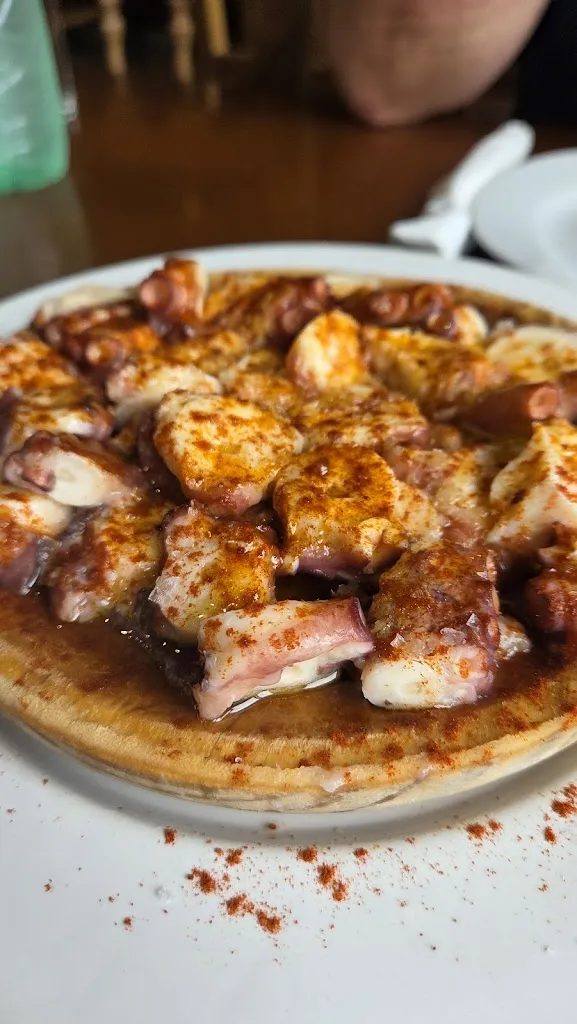 Natalia Velázquez Cabezuelo_Café bar Os De Teixedelo_Cedeira_avis