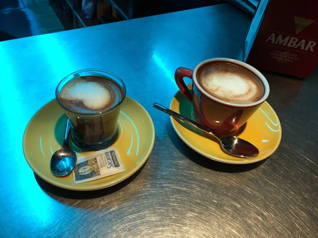 francisco PEREZ_Cafetería Disco Vaire_Mallén_review