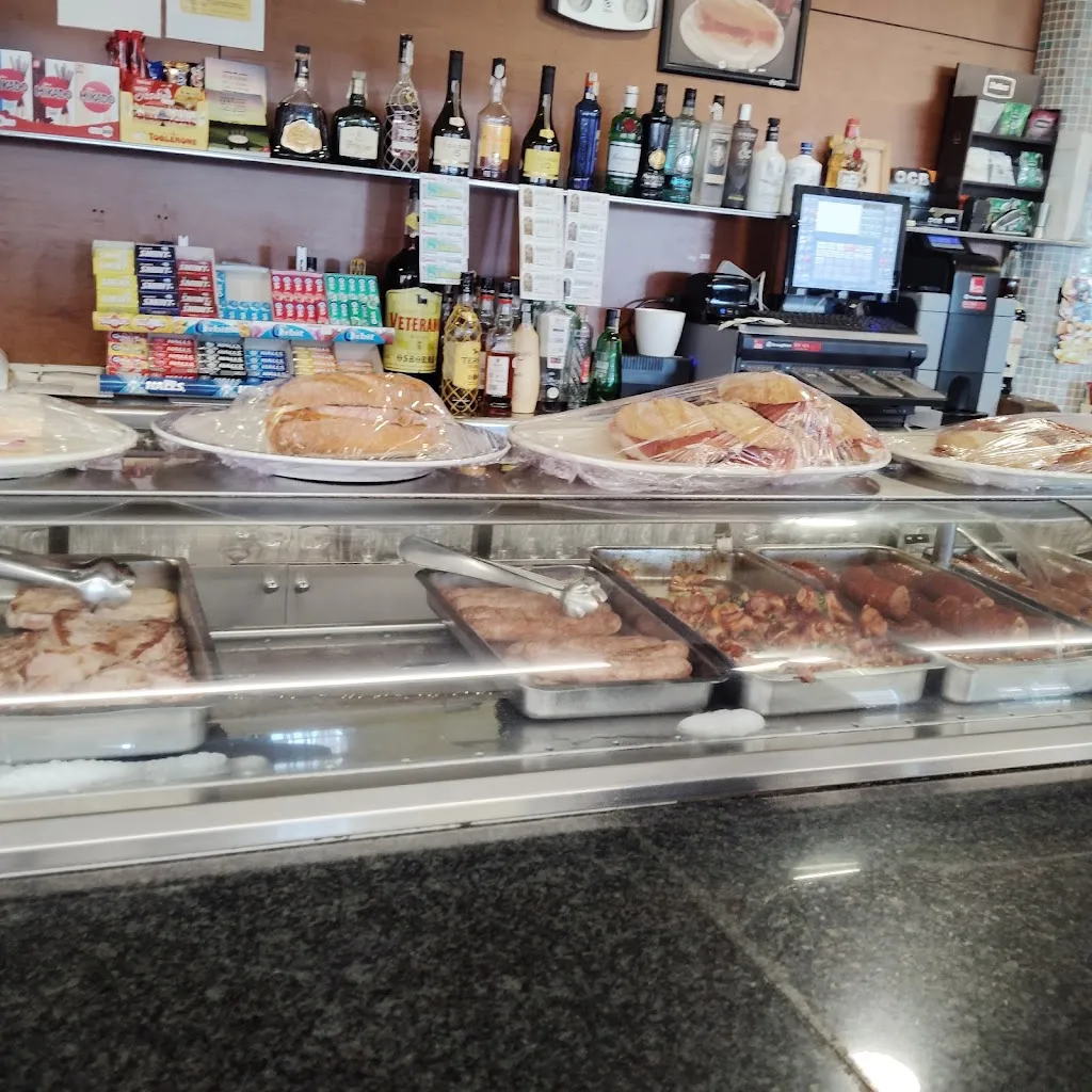 Rodrigo Rondon Jorquera_Gasolinera hotel restaurante_Monreal de Ariza_recensione