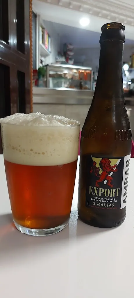 Alexander Santos Salcedo_Bar Medio Mundo_Novallas_review