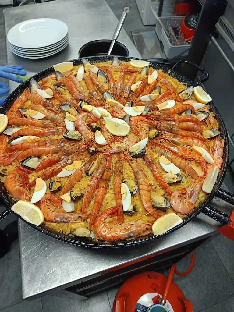 Bar Medio Mundo_Novallas_slider_image_2