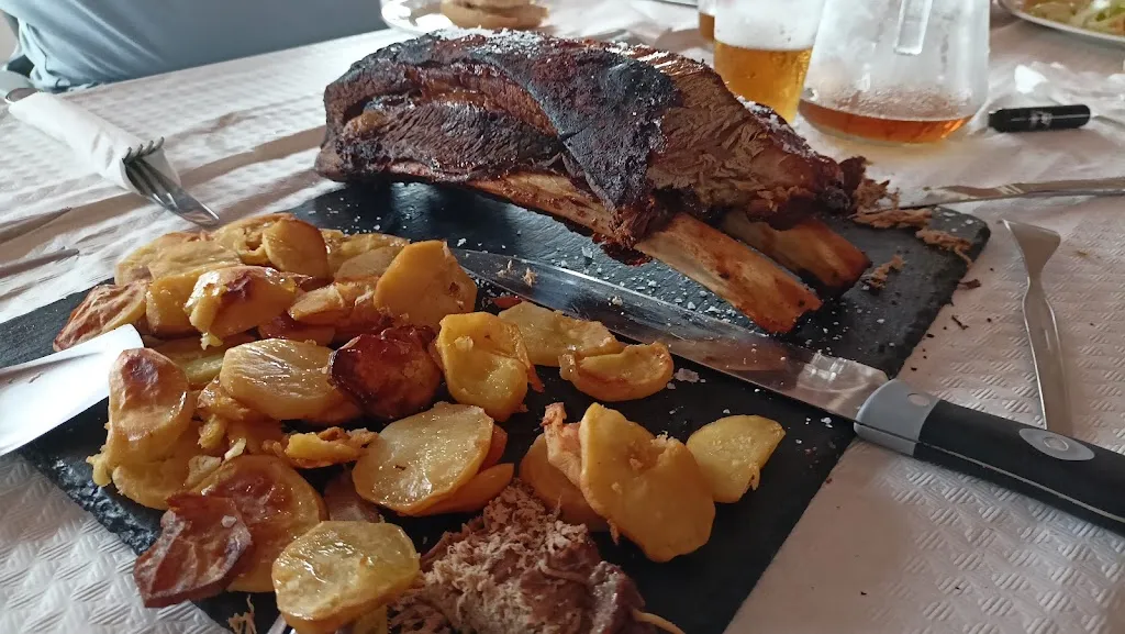 Bar Piscinas Municipales restaurant in Novallas