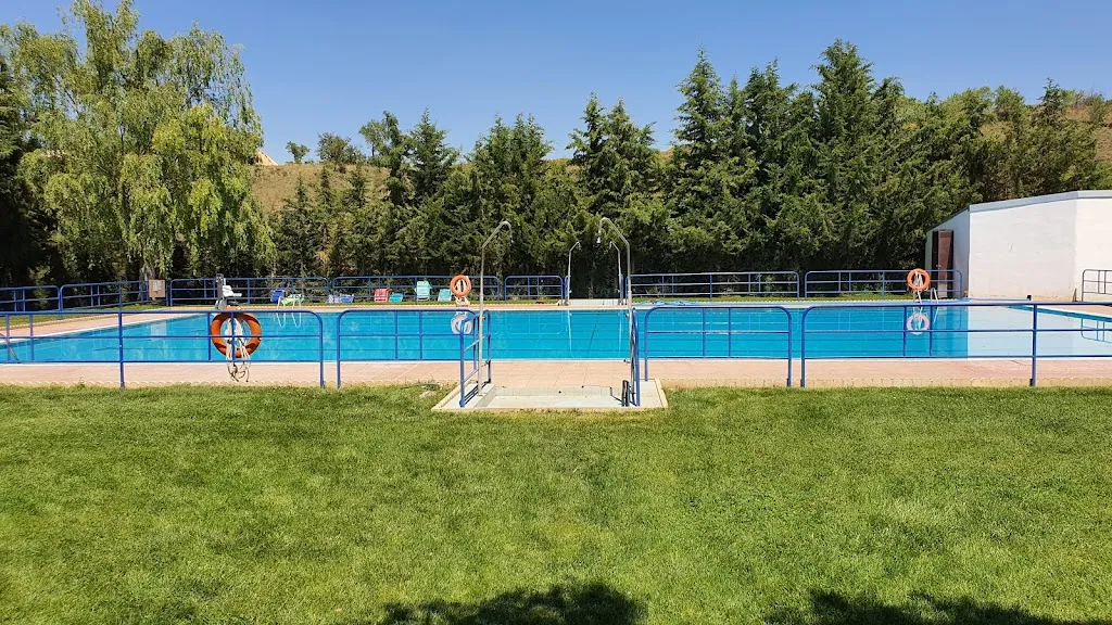 Piscina Pública Municipal de Paniza. restaurant in Paniza