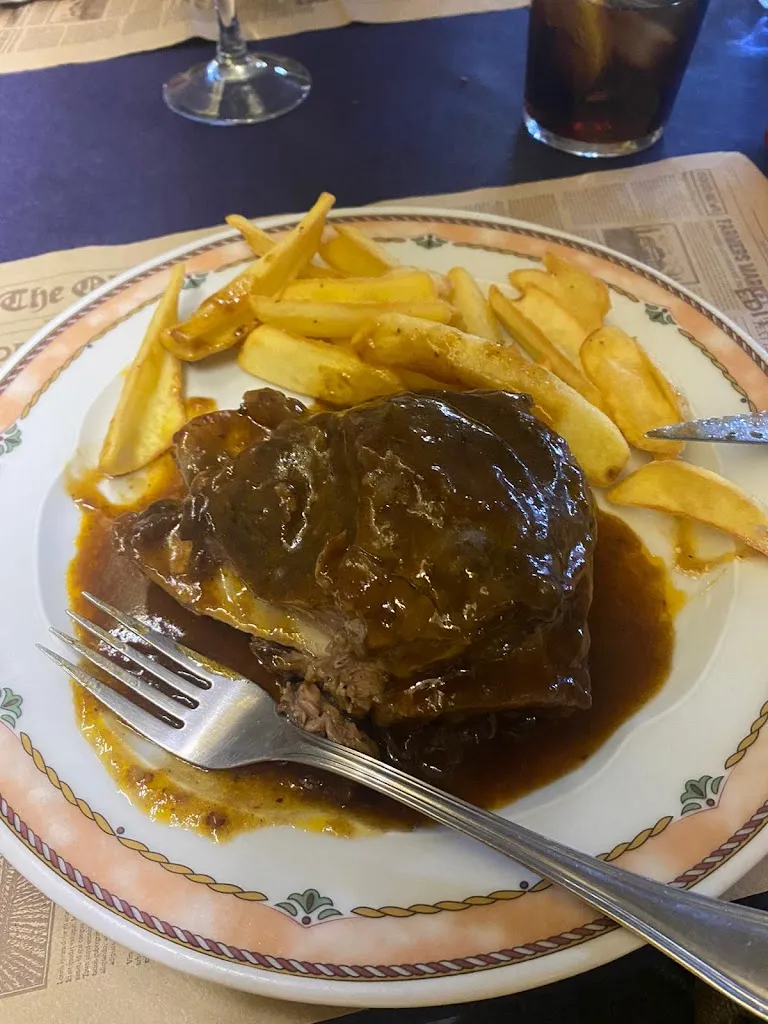 Francisco Manuel Perez Berganza_Bar restaurante Los Caprichos_Pina de Ebro_review