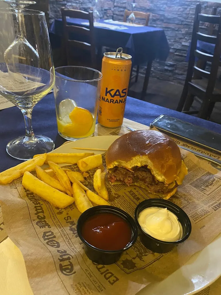 Bar restaurante Los Caprichos_Pina de Ebro_slider_image_2