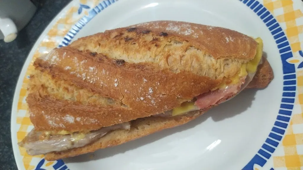 Mari Ayarza_Let It Be Café Pinseque_Pinseque_review