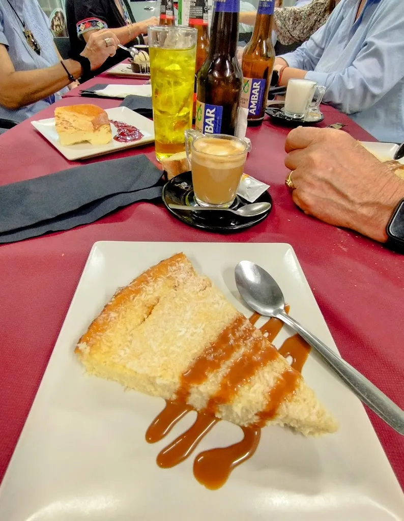 Let It Be Café Pinseque_Pinseque_slider_image_3