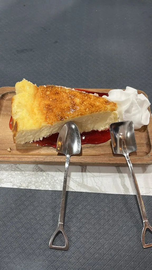 Maria Eugenia Rios Espinoza_Cafetería Rojer_Pinseque_review