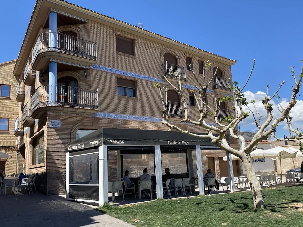 Jose Mosti_Cafetería Rojer_Pinseque_review