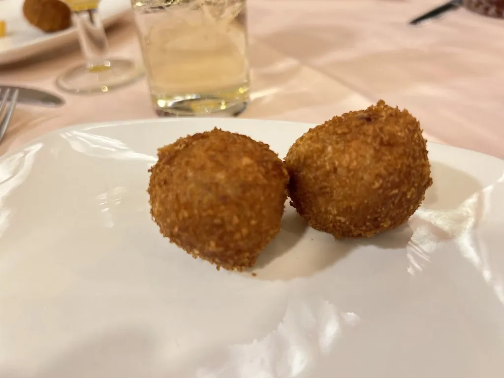 Amrish Joseph_Museo del Jamón_Rueda de Jalón_review