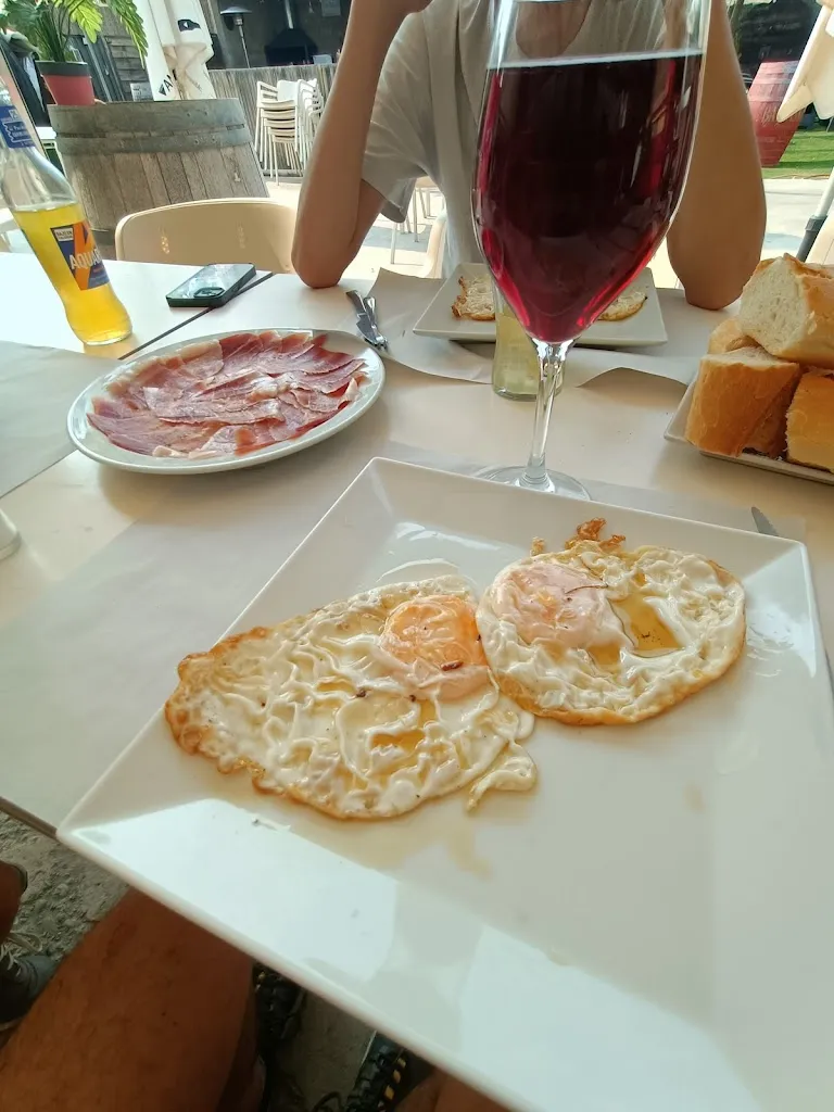 Jordi Nonay_Coffee Bar Small_Sabiñán_review