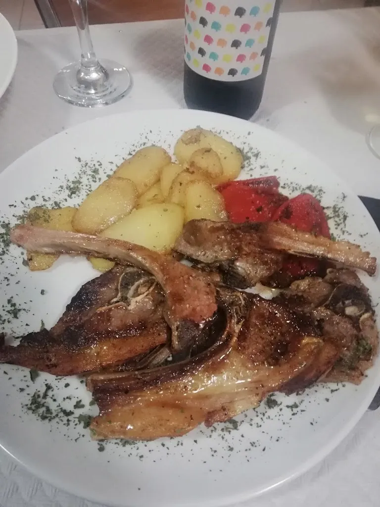 Salvador Benito Mediavilla_Bar Cafetería El Ralla_Sabiñán_review