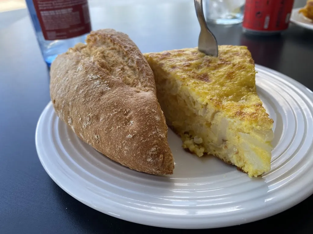 Margherita Bui_Arasur Restaurante Cafetería_Armiñón_review