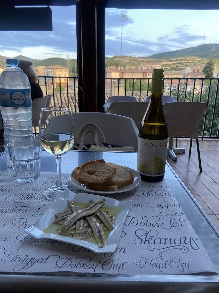 Lindrė Šilėnaitė-Pudžiuvelienė_Bar Landa_Sos del Rey Católico_review