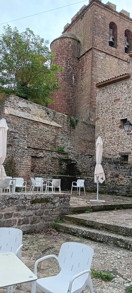 Scott Mackay_BAR hogar social._Undués de Lerda_review