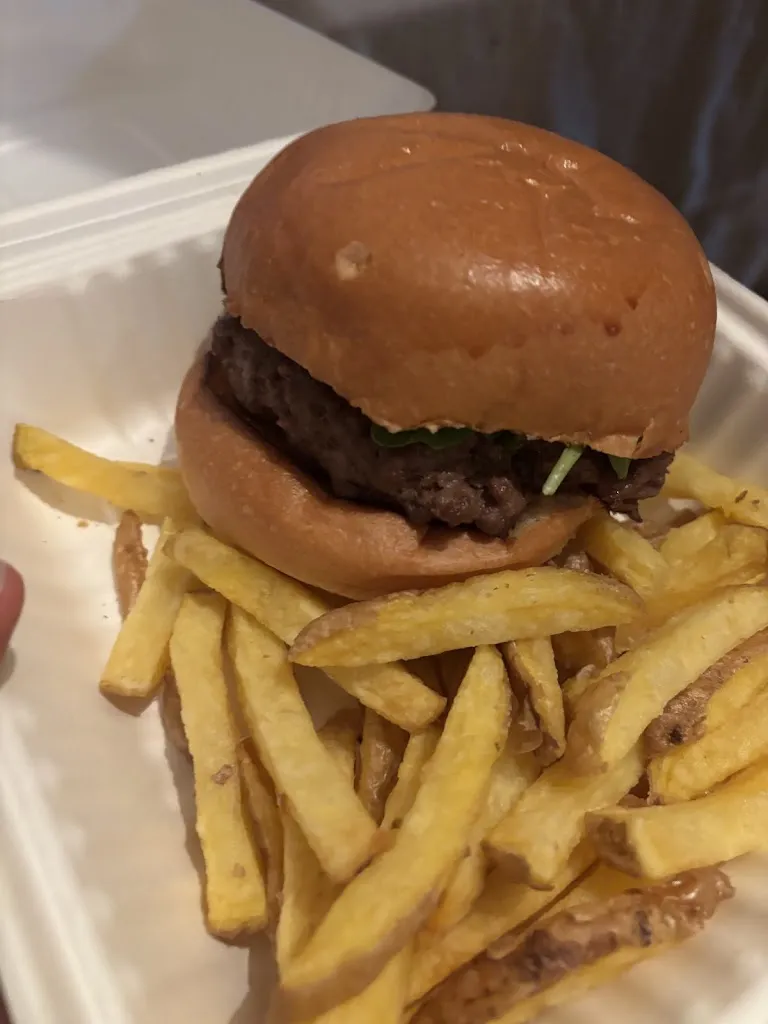 Gimena Binaghi_Bentleys Burger_Velilla de Ebro_review