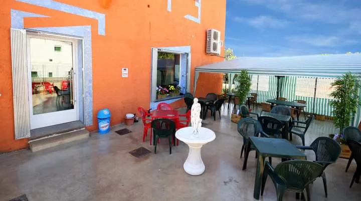 BAR HENRRY´S_Villarroya de la Sierra_slider_image_1