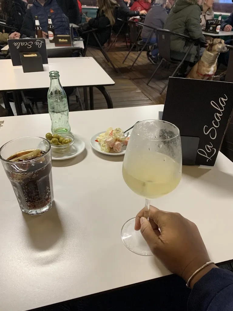 Anggie Stephanie Lebrón_BAR LA SCALA_Zaida La_review